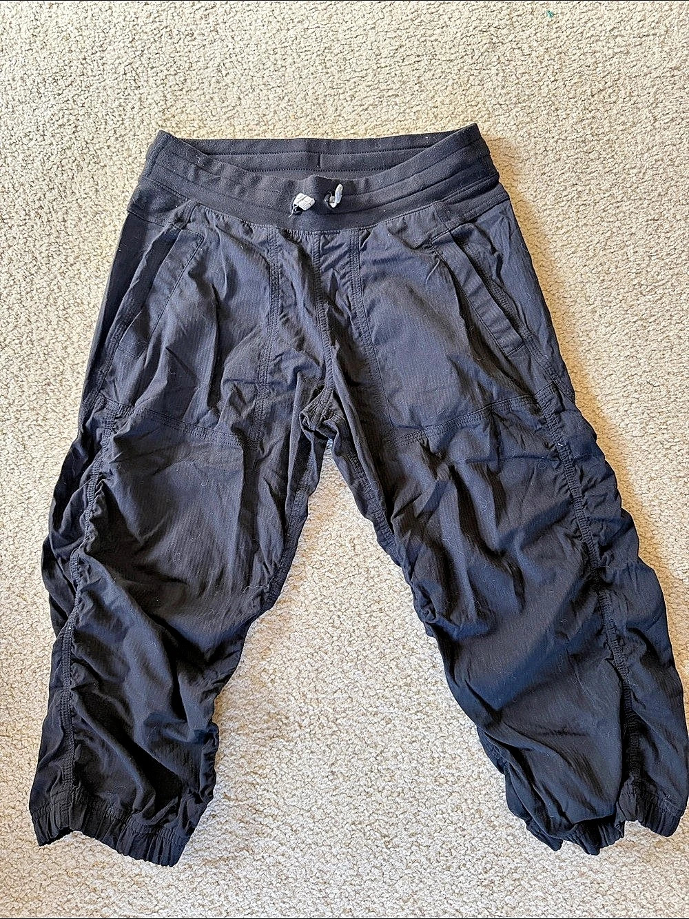 Ivivva by Lululemon Black cropped Jogger Pants Size 14 youth/ woman 2